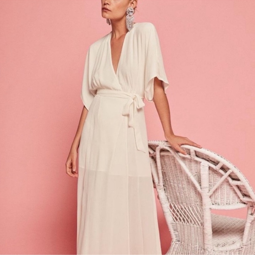 Reformation Ivory Winslow Maxi Wrap
Dress, NWT
Reformation
Size: M
$179 $398 - Picture 3 of 7